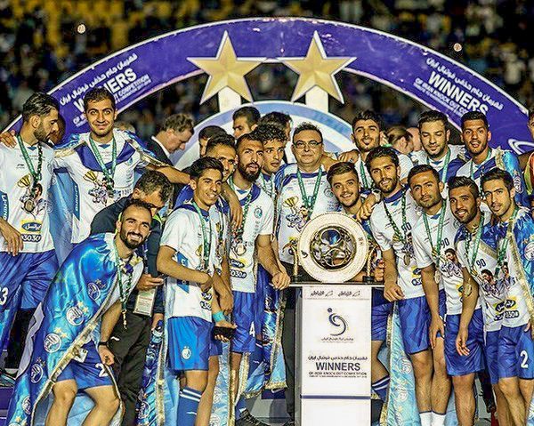 Esteghlal_championship_in_the_2017–27_Hazfi_Cup